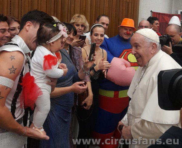 IL RONY ROLLER AL COMPLEANNO DEL PAPA