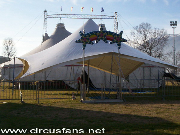 CIRCO ROSSI: gli esterni a Luino